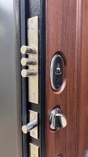 Входная дверь  