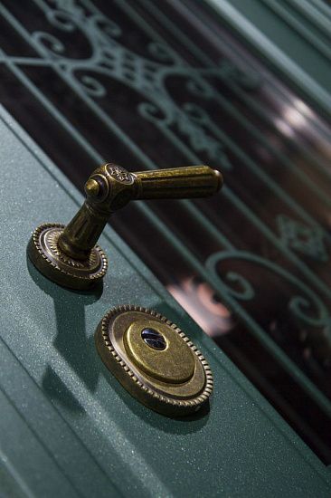 Входная дверь  